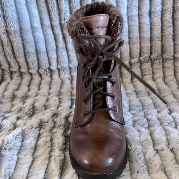 Steve Madden chunky heeled booties! Size 7M. Great condition! - Picture 2 of 5